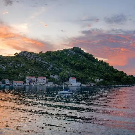 Charming By The Sea *